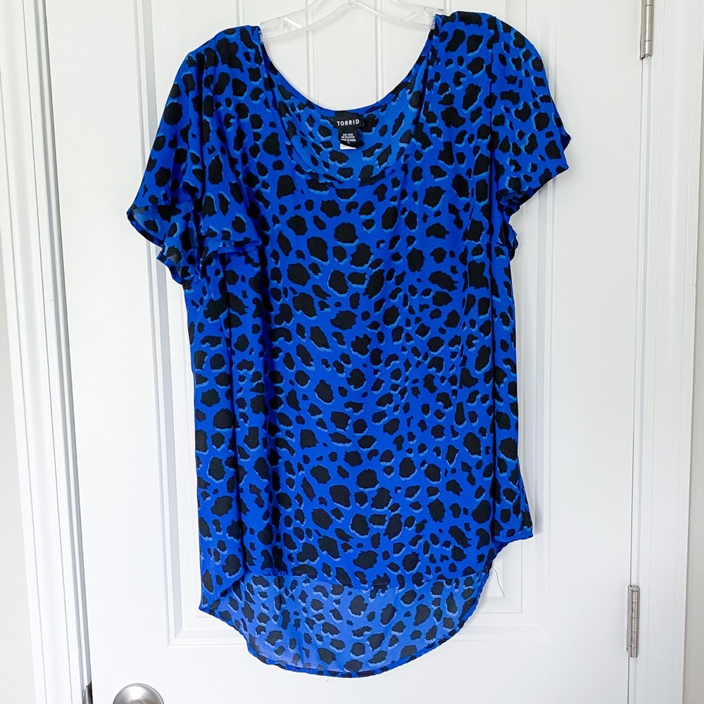⚡️TORRID flutter sleeve animal print blouse